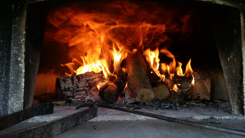 pizzeria-SIGNES-min_wood-fired-oven-1960099